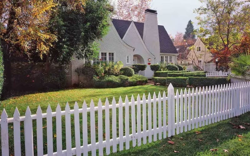 Should You Repair or Replace Your Fence?