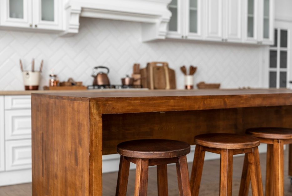 Oak Bar and Stools: Stylish and Functional Ideas for Home Interiors